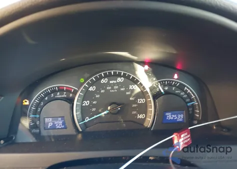 2012 Toyota Camry Base z USA, uszkodzony, nr VIN 4T4BF1FK1CR199502